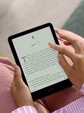 Amazon Kindle E-Reader in Black with White Display